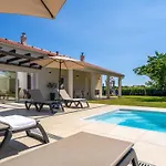 Lapis By Interhome بيت للعطل